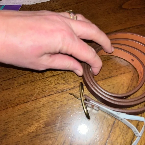 American Eagle Thin Brown Leather Belt with Brass Buckle NWT Size XL - Picture 4 of 4